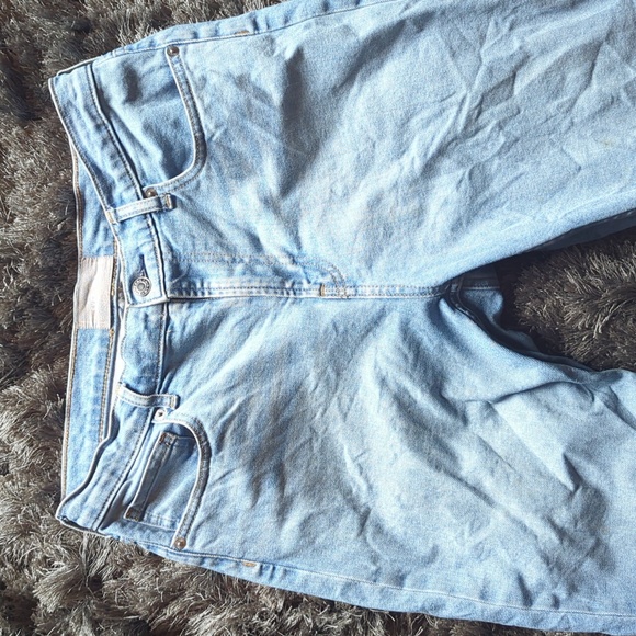 Everlane Original Cheeky Jean in Stone-washed Sky - Picture 7 of 16